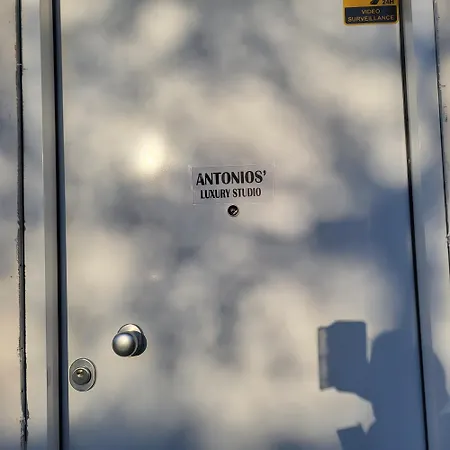 Antonio's Luxury * Salonic